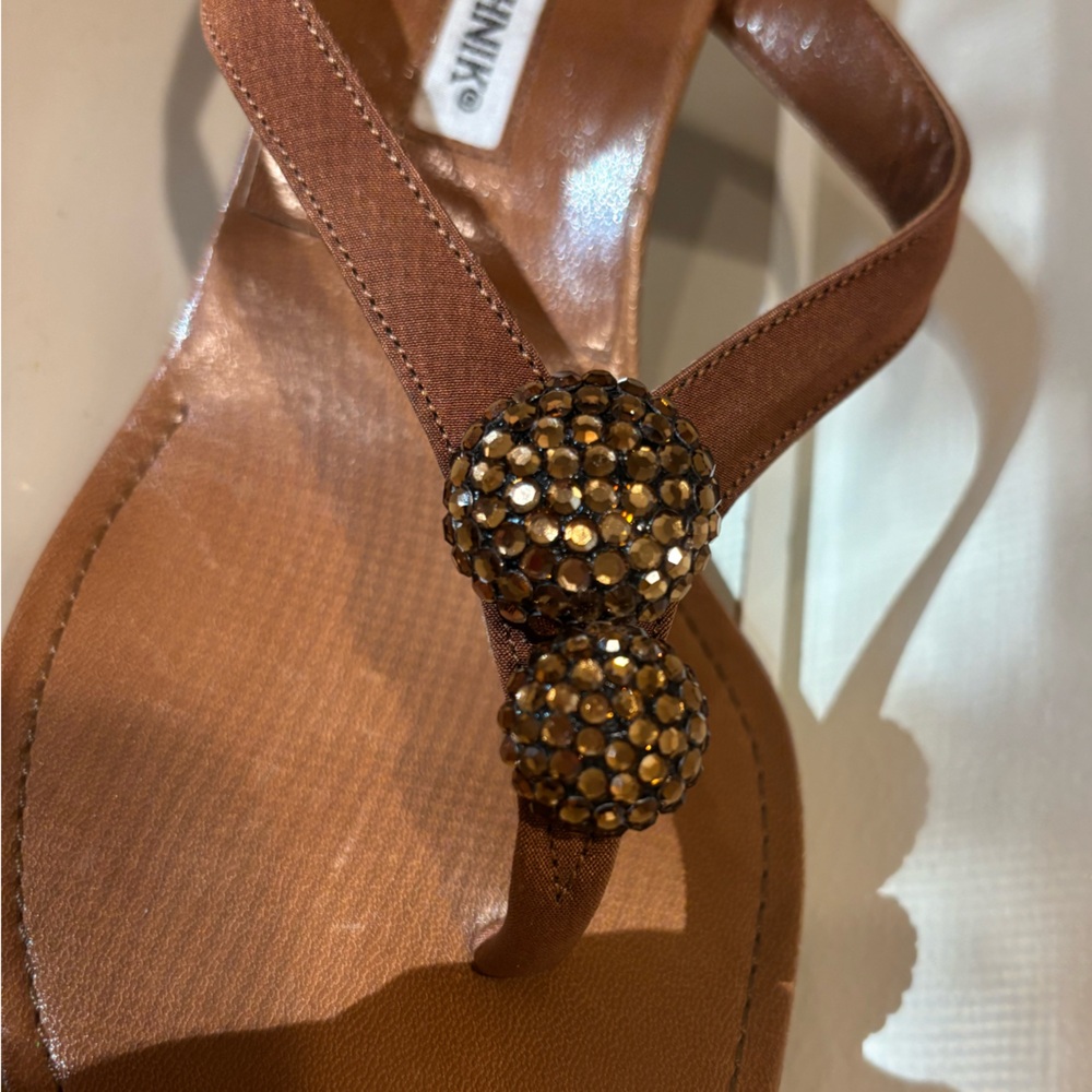 MANOLO BLAHNIK Kitten Heel Flip Flop - Picture 4 of 4
